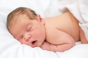 أسباب كثرة النوم لحديثي الولادة
