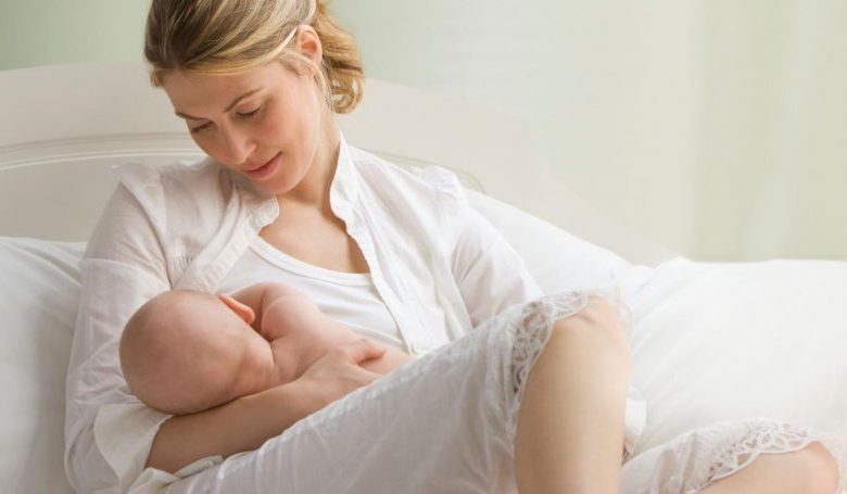متى تتوقف الأم عن الرضاعة الطبيعية؟