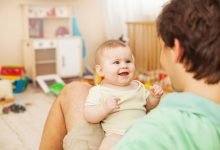 لماذا ينطق الطفل بابا قبل ماما ؟