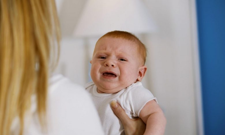 ماذا يسبب الصراخ في وجه الرضيع