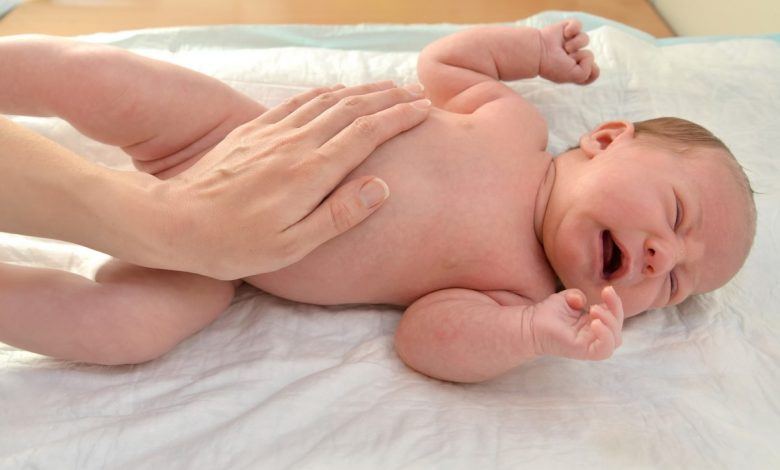 انتفاخ الأعضاء التناسلية لحديثي الولادة